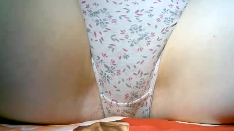 Snapshot of whiteapsara chatting on 01-14-25, 03:47 Love online show from 01-14-25, 03:47