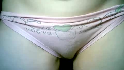 Snapshot of whiteapsara chatting on 09-25-25, 04:00 Love online show from 09-25-25, 04:00