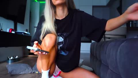 Snapshot of whitebanny chatting on 10-27-25, 05:55 Kate online show from 10-27-25, 05:55