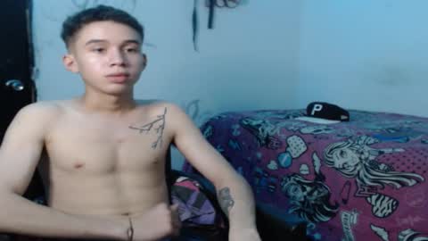 Snapshot of whiteboy69902 chatting on 10-23-25, 05:44 whiteboy69902 online show from 10-23-25, 05:44