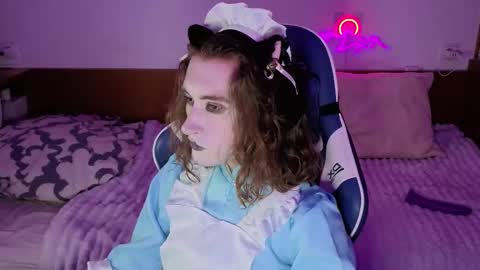 Snapshot of whitekittenenergy chatting on 09-10-25, 03:45 Yuuta online show from 09-10-25, 03:45