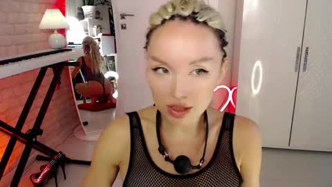 WhiteLaBunny online show from 11-06-25, 02:18