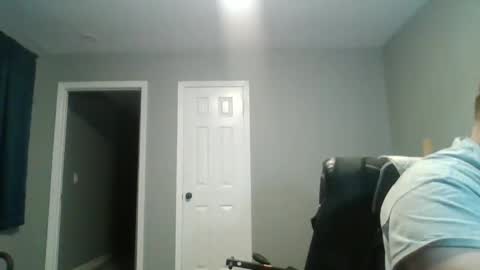 Snapshot of whitewolf850212 chatting on 02-18-25, 08:59 white wolf jeremy online show from 02-18-25, 08:59