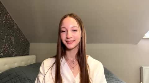 Snapshot of whitneyasp chatting on 10-20-25, 07:53 Luna Vale online show from 10-20-25, 07:53