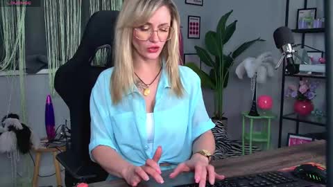 whitneypunnch online show from 05-13-26, 11:40