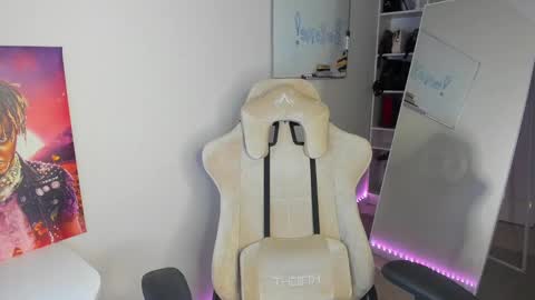 Snapshot of whole_eternity chatting on 01-24-25, 04:27 Abby online show from 01-24-25, 04:27