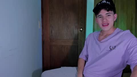 Snapshot of whos_he chatting on 12-20-25, 12:40 whos_he online show from 12-20-25, 12:40