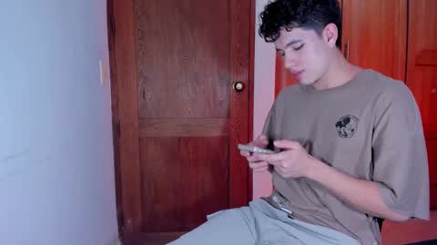 Snapshot of whos_he chatting on 01-09-26, 09:05 whos_he online show from 01-09-26, 09:05