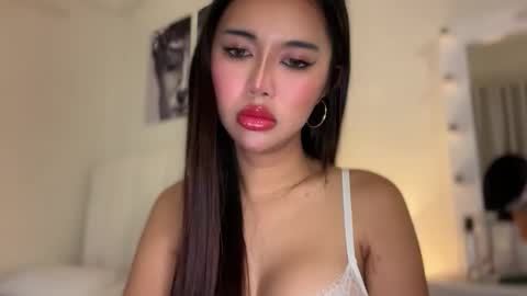 Snapshot of whoss_sofia chatting on 03-23-26, 05:50 Sofia online show from 03-23-26, 05:50