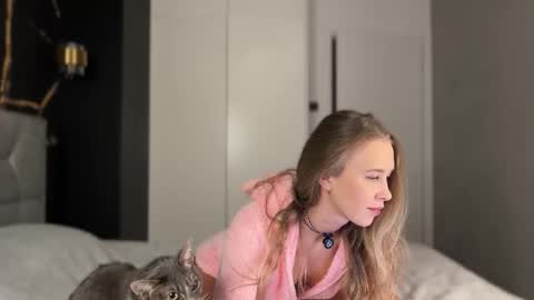 Alice online show from 11-23-25, 03:56