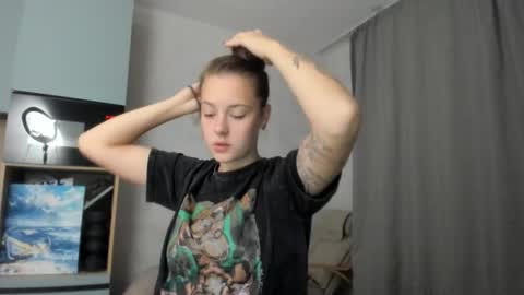 Veronica online show from 09-13-25, 06:51