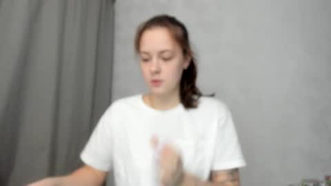 Snapshot of why_again_me chatting on 02-19-26, 06:04 Veronica online show from 02-19-26, 06:04