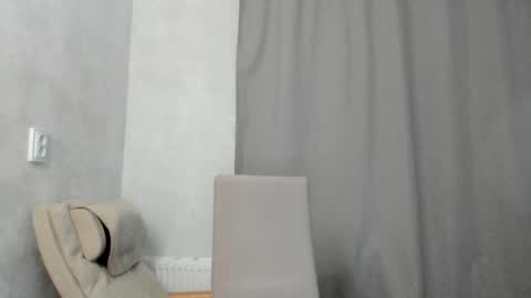 Snapshot of why_again_me chatting on 04-18-26, 05:17 Veronica online show from 04-18-26, 05:17
