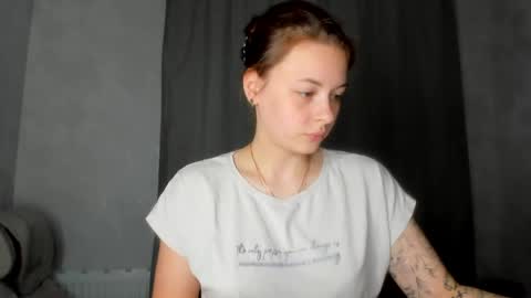 Snapshot of why_again_me chatting on 04-18-26, 07:07 Veronica online show from 04-18-26, 07:07