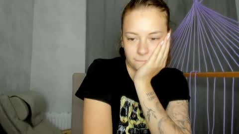 Snapshot of why_again_me chatting on 05-16-26, 07:23 Veronica online show from 05-16-26, 07:23