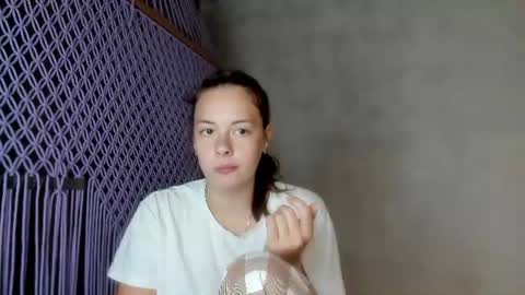 Snapshot of why_again_me chatting on 06-19-26, 08:12 Veronica online show from 06-19-26, 08:12