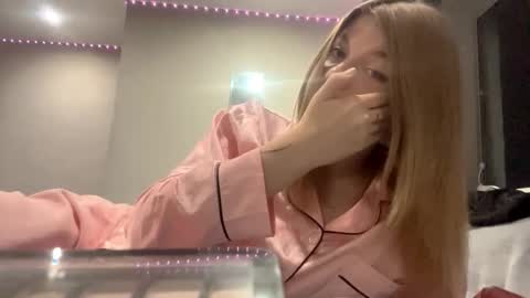 Snapshot of whys0_beauty chatting on 10-29-25, 03:36 Kira online show from 10-29-25, 03:36