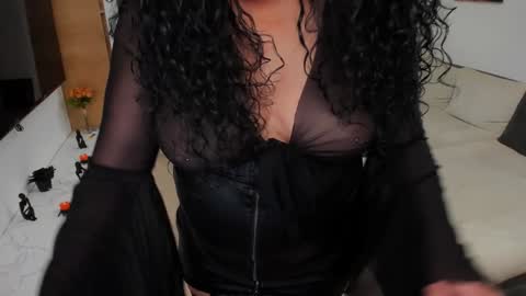 Snapshot of wicked_hilde chatting on 12-19-24, 07:51 Milf Amy online show from 12-19-24, 07:51