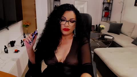 Snapshot of wicked_hilde chatting on 12-22-24, 09:00 Milf Amy online show from 12-22-24, 09:00