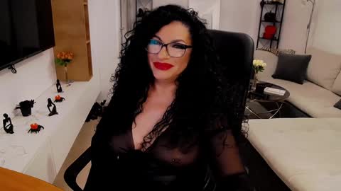 Snapshot of wicked_hilde chatting on 12-22-24, 12:05 Milf Amy online show from 12-22-24, 12:05