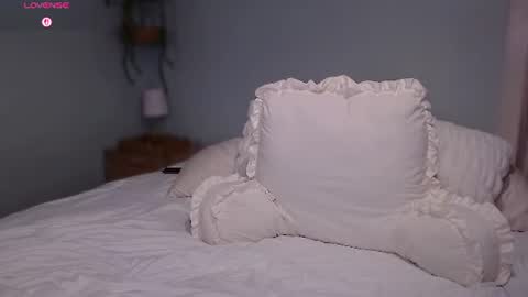 Snapshot of wickedwifexo chatting on 06-12-26, 01:26 WickedWifeXO online show from 06-12-26, 01:26