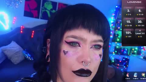 Laura  online show from 12-20-24, 04:31