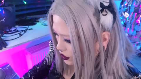 Laura  online show from 03-01-25, 10:42