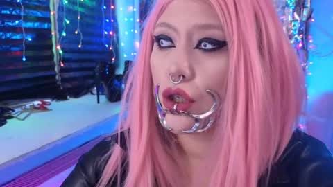 Laura  online show from 03-02-25, 05:44