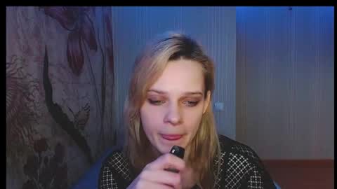 Snapshot of wicky_hey chatting on 10-29-25, 04:15 Victoria online show from 10-29-25, 04:15