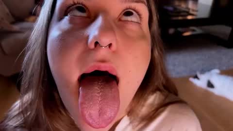 Snapshot of wievin chatting on 10-18-25, 12:28 VI online show from 10-18-25, 12:28