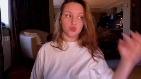 Snapshot of wievin chatting on 10-19-25, 12:28 VI online show from 10-19-25, 12:28