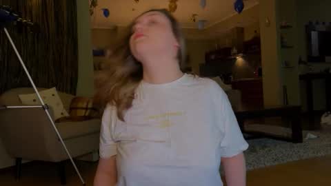 Snapshot of wievin chatting on 01-12-26, 02:22 VI online show from 01-12-26, 02:22