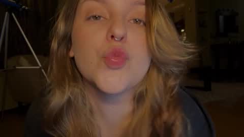 Snapshot of wievin chatting on 01-16-26, 01:59 VI online show from 01-16-26, 01:59