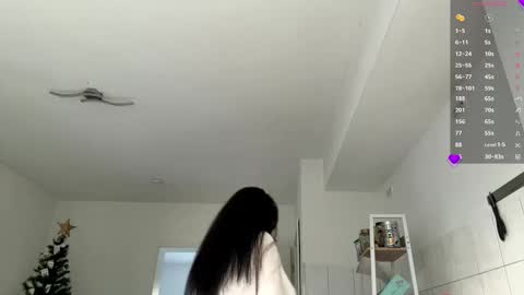 Mia online show from 10-17-25, 07:00