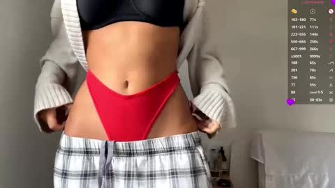 Mia online show from 10-19-25, 07:09