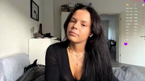 Mia online show from 11-02-25, 03:03