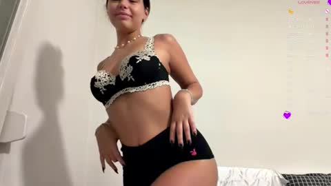 Mia online show from 12-15-25, 04:11