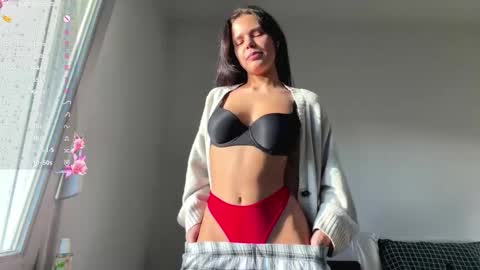 Mia online show from 02-08-26, 03:04