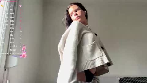 Snapshot of wildahankin chatting on 03-08-26, 03:05 Mia online show from 03-08-26, 03:05