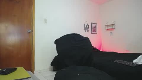 Snapshot of wilder_grey chatting on 10-22-25, 08:30 Wilder Grey online show from 10-22-25, 08:30