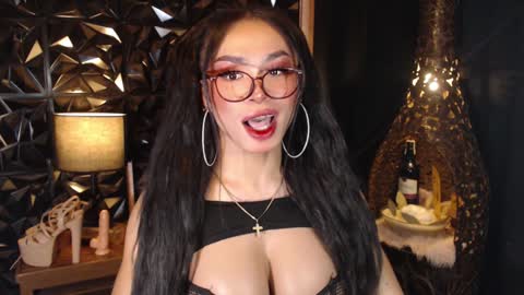 Snapshot of wildroxie chatting on 02-05-25, 01:37 ROXIE online show from 02-05-25, 01:37