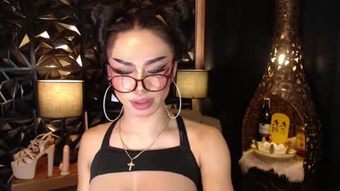 Snapshot of wildroxie chatting on 02-06-25, 03:27 ROXIE online show from 02-06-25, 03:27