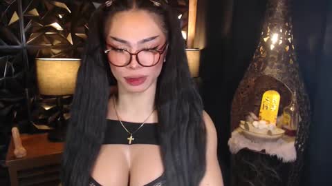 Snapshot of wildroxie chatting on 02-17-25, 01:25 ROXIE online show from 02-17-25, 01:25