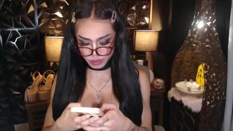 Snapshot of wildroxie chatting on 02-22-25, 02:06 ROXIE online show from 02-22-25, 02:06