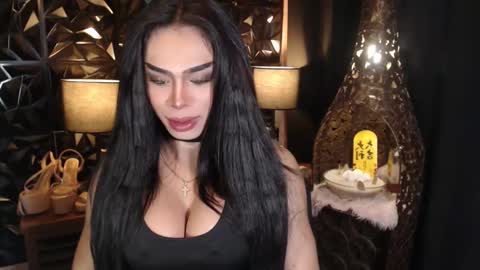 Snapshot of wildroxie chatting on 02-22-25, 10:31 ROXIE online show from 02-22-25, 10:31
