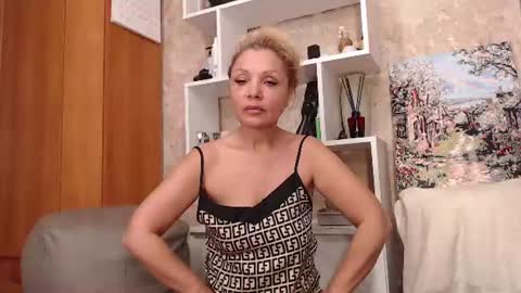 Rosa online show from 06-13-26, 10:40