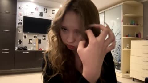 Olivia online show from 12-22-25, 07:11