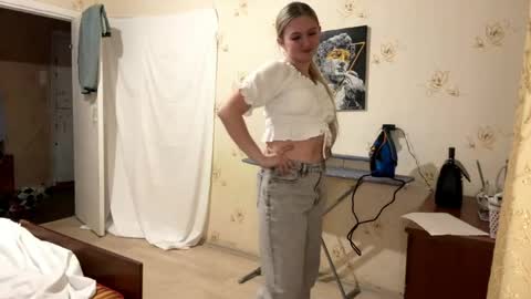 Snapshot of willettealfiero chatting on 03-24-26, 03:39 Sophia online show from 03-24-26, 03:39