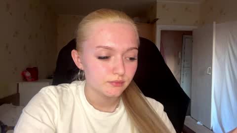 Snapshot of willettealfiero chatting on 03-31-26, 02:39 Sophia online show from 03-31-26, 02:39