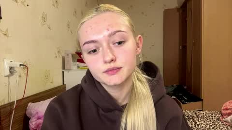 Snapshot of willettealfiero chatting on 04-10-26, 03:17 Sophia online show from 04-10-26, 03:17